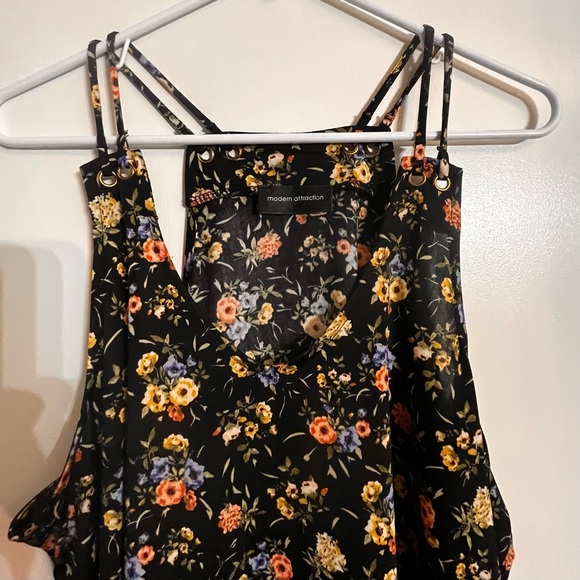 MODERN ATTRACTION Women’s floral tank dual strap vShaped size XL - Picture 8 of 8